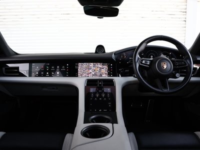 صورة مصغرة 17 لـ 2022 Porsche TAYCAN