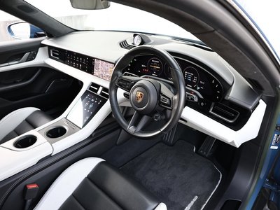 صورة 4 لـ 2022 Porsche TAYCAN