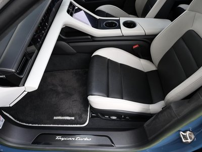صورة مصغرة 61 لـ 2022 Porsche TAYCAN
