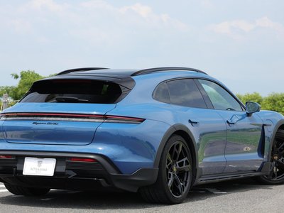 صورة 6 لـ 2022 Porsche TAYCAN