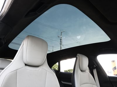 صورة 10 لـ 2022 Porsche TAYCAN