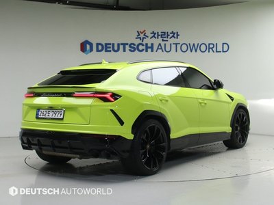 LAMBORGHINI URUS - 5