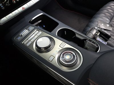 2021 Genesis GV70 photo 9