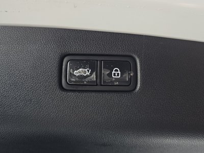 2021 Genesis GV70 thumbnail 32
