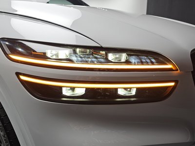 2021 Genesis GV70 photo 9
