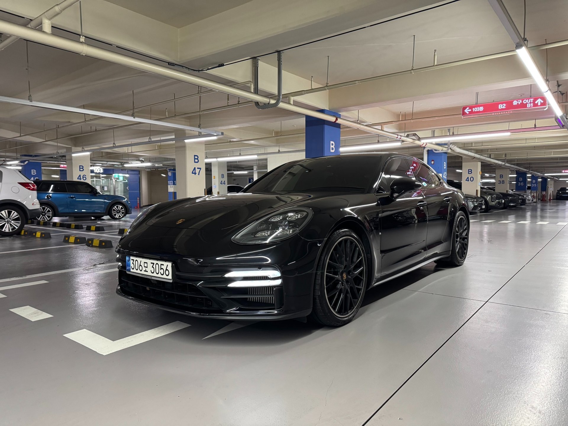 PORSCHE PANAMERA - View 1