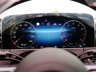 MERCEDES-BENZ E-CLASS - 8