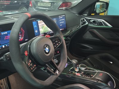 2025 BMW M4 photo 8