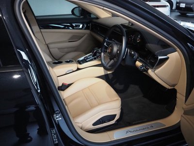PORSCHE PANAMERA - 4