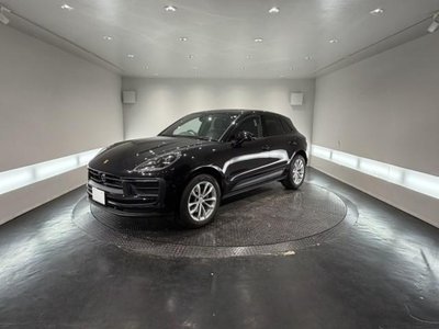 PORSCHE MACAN - 1