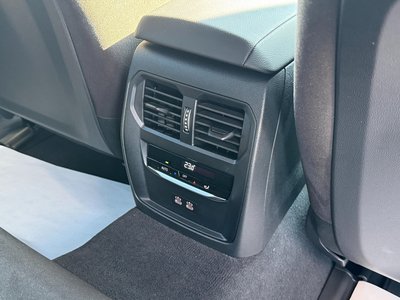 2025 BMW I4 thumbnail 40
