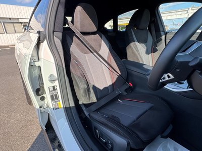 2025 BMW I4 thumbnail 33