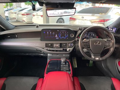 2021 Lexus LS photo 2