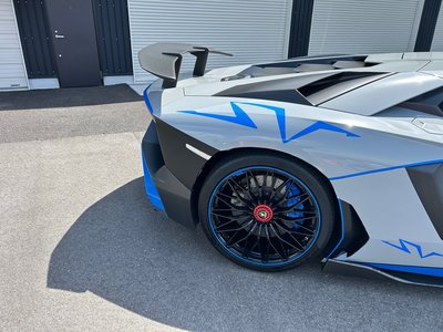 LAMBORGHINI AVENTADOR - 10
