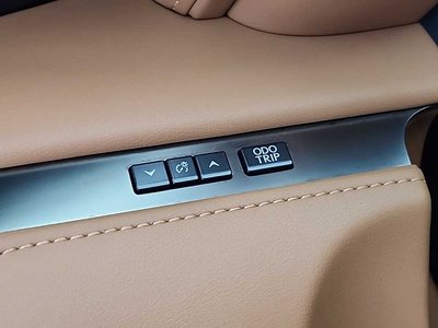 2022 Lexus LC — миниатюра 18
