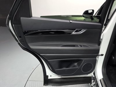 2022 Genesis GV80 — миниатюра 15