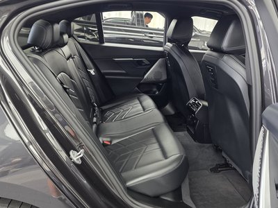 2025 BMW 5 SERIES — миниатюра 18