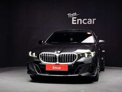 2025 BMW 5 SERIES photo 2