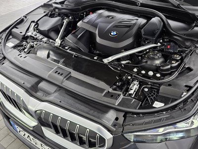 2025 BMW 5 SERIES photo 7