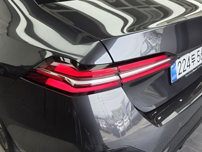 2025 BMW 5 SERIES photo 10
