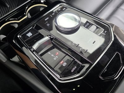 2025 BMW 5 SERIES — миниатюра 12