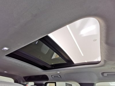 LAND ROVER DEFENDER - 3