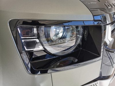 LAND ROVER DEFENDER - 8