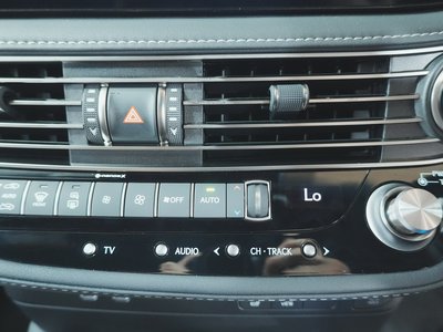 2023 Lexus LS — миниатюра 29