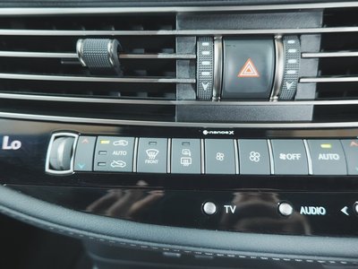 2023 Lexus LS — миниатюра 30
