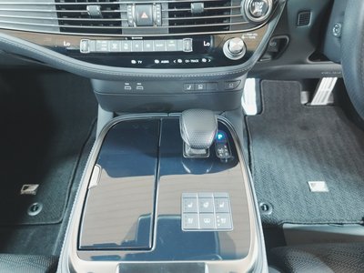 2023 Lexus LS — миниатюра 31