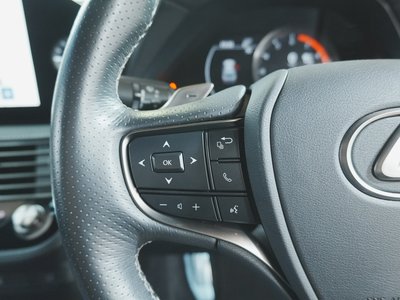2023 Lexus LS — миниатюра 19