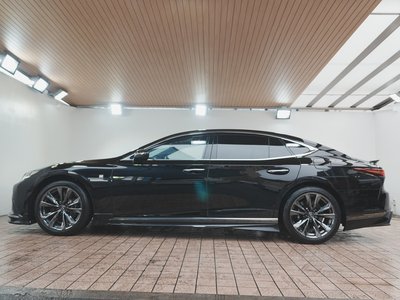 صورة 8 لـ 2023 Lexus LS
