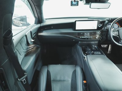 2023 Lexus LS — миниатюра 16