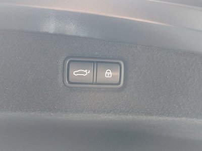 صورة مصغرة 31 لـ 2019 Genesis G90