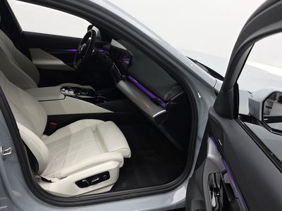 2025 BMW 5 SERIES 缩略图 12