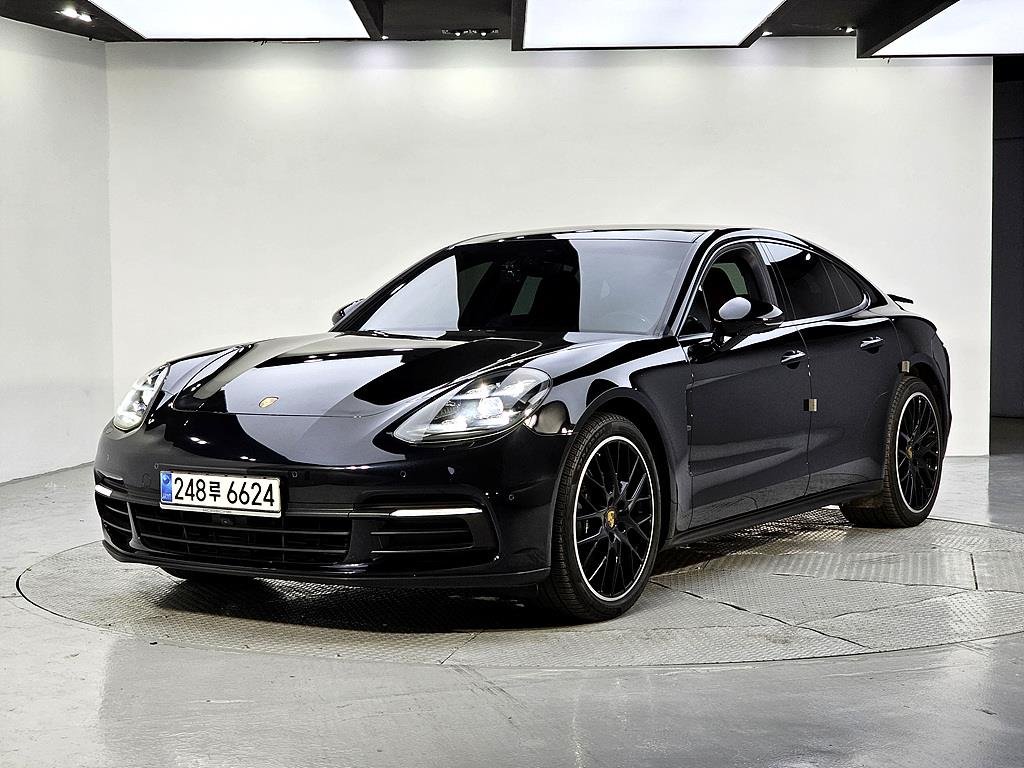 PORSCHE PANAMERA - View 1