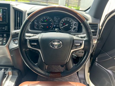 TOYOTA LAND CRUISER - 8