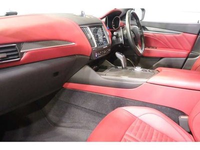 2019 Maserati LEVANTE photo 8