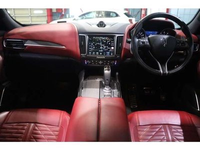2019 Maserati LEVANTE photo 2