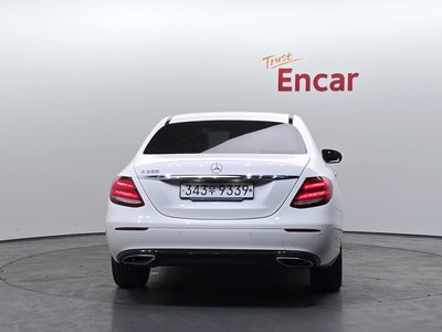 MERCEDES-BENZ E-CLASS - 3