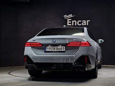 2024 BMW 5 SERIES — фото 3