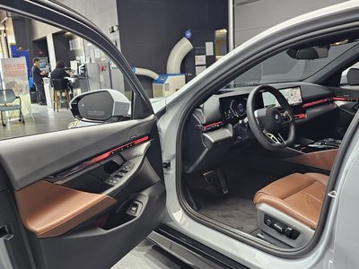 2024 BMW 5 SERIES — миниатюра 13