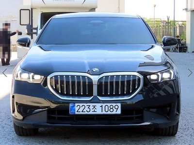BMW 5 SERIES - 1