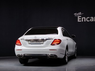 MERCEDES-BENZ E-CLASS - 4