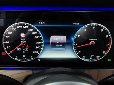 MERCEDES-BENZ E-CLASS - 8