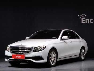 MERCEDES-BENZ E-CLASS - 1