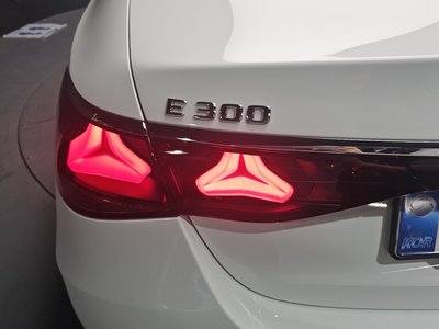 MERCEDES-BENZ E-CLASS - 10