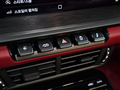 2025 Porsche 911 thumbnail 17