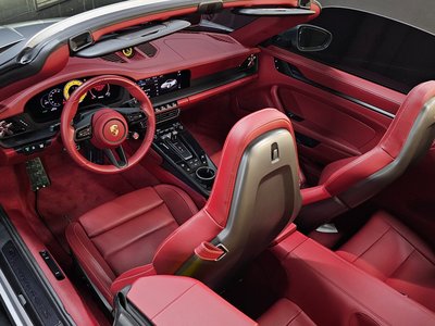 2025 Porsche 911 thumbnail 12