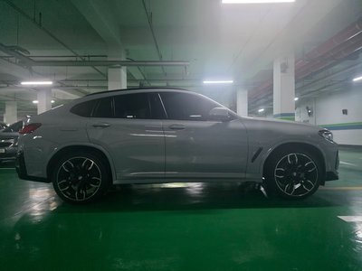 2025 BMW X4 thumbnail 12